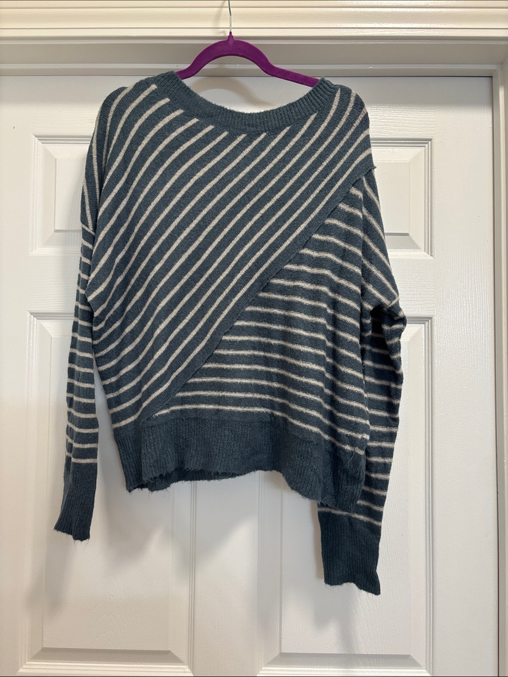Easel Striped Crewneck Women's Sweater in Teal and Cream